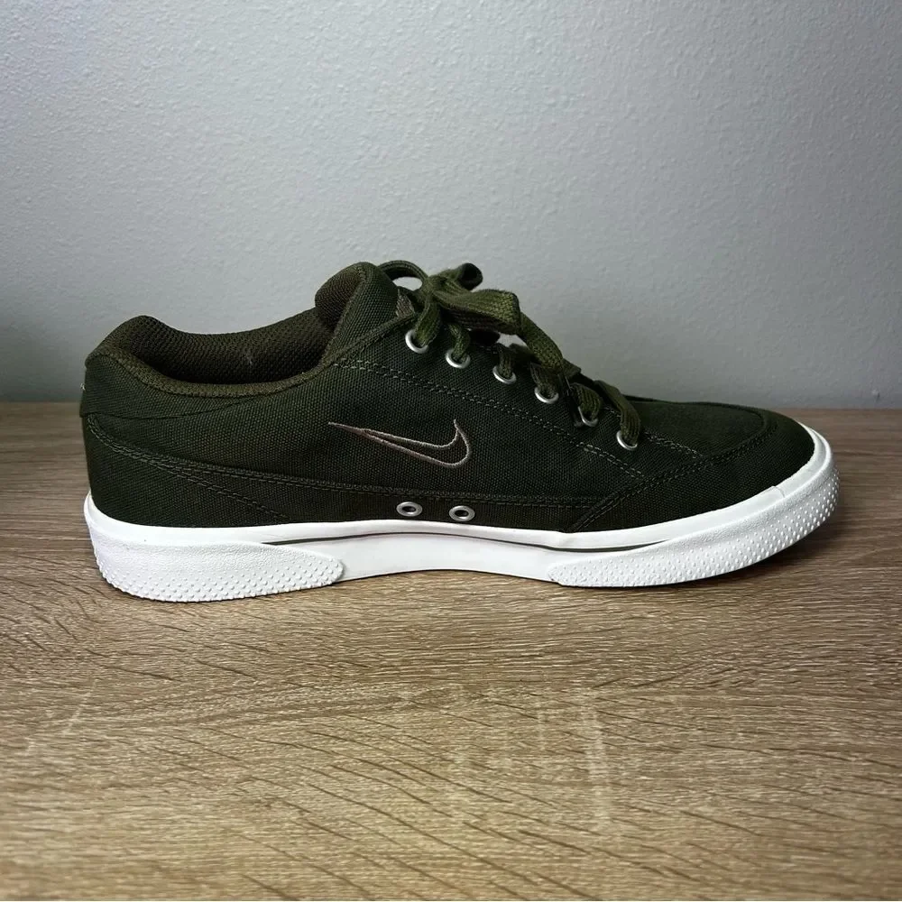 Nike sneakers scuffing